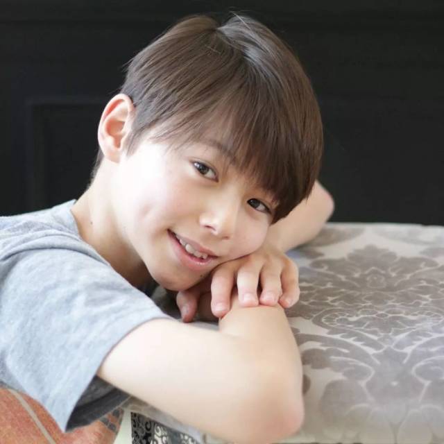 这个萌出血的11岁正太让人看了就想拐走!简直就是小天使本人嘛