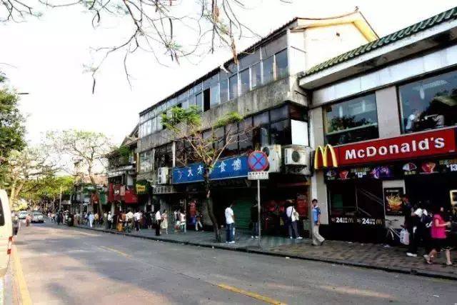 美丽时代服装店：引领潮流的风向标