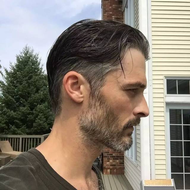 大叔男模ben hill,三十九岁头发花白,还是值得一吸