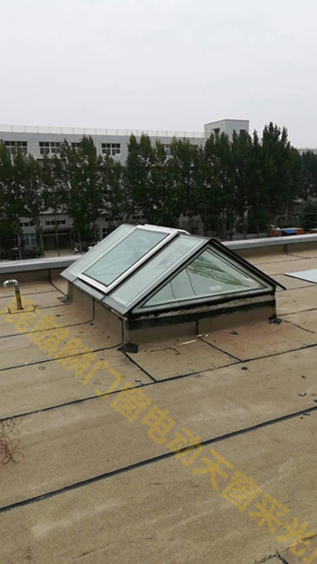 洛阳电动天窗|屋顶智能玻璃采光顶,消防自动感应遥控天窗安装实景