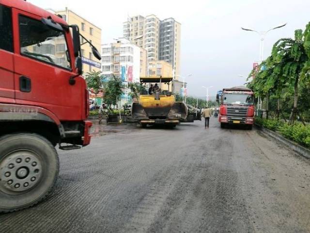 "好,祝我大嵩县越来越好,祝祖国越来越强大""工期念的太紧,地还不干