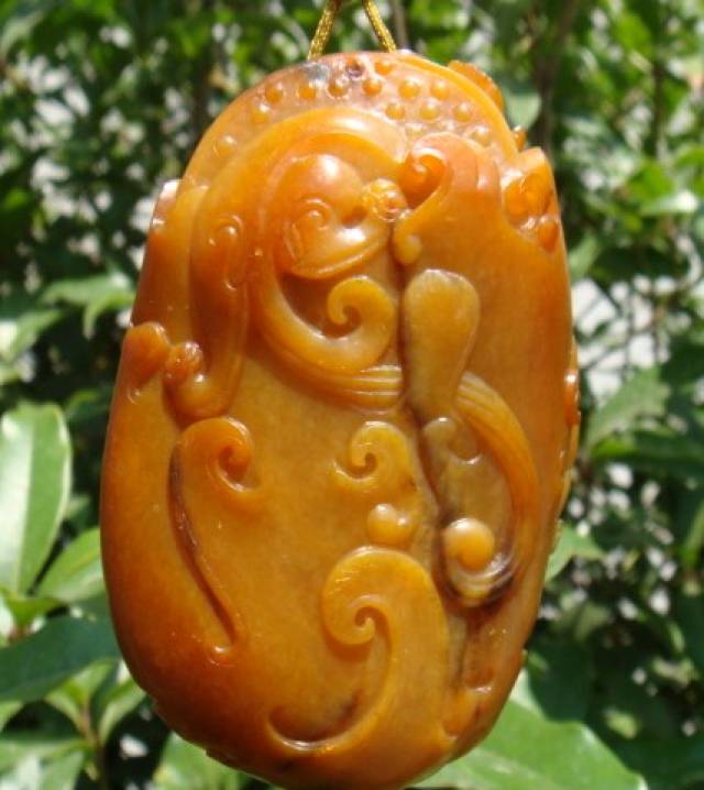 黄玉－帝王的美！和田玉黄沁料大全！_搜狐网