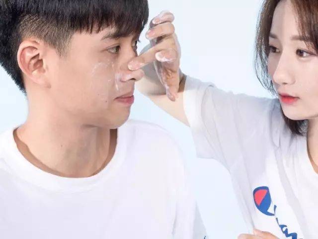 别再用手挤黑头了!用上它,轻轻一搓,黑头粉刺全