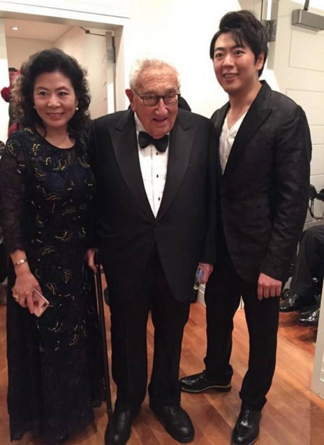 郎朗与著名歌手alicia keys和她的儿子郎朗与著名音乐人billy joel