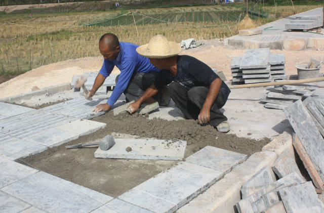 出苦力农民工所付出的辛苦和汗水其实他们收入并不高