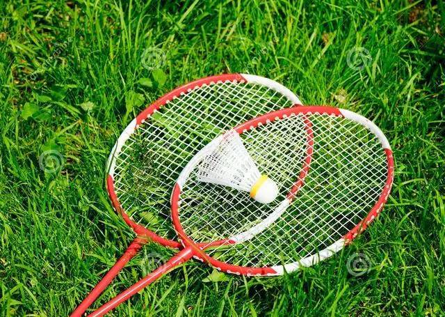 羽毛球发球的四种方式,你的发球动作到底对不