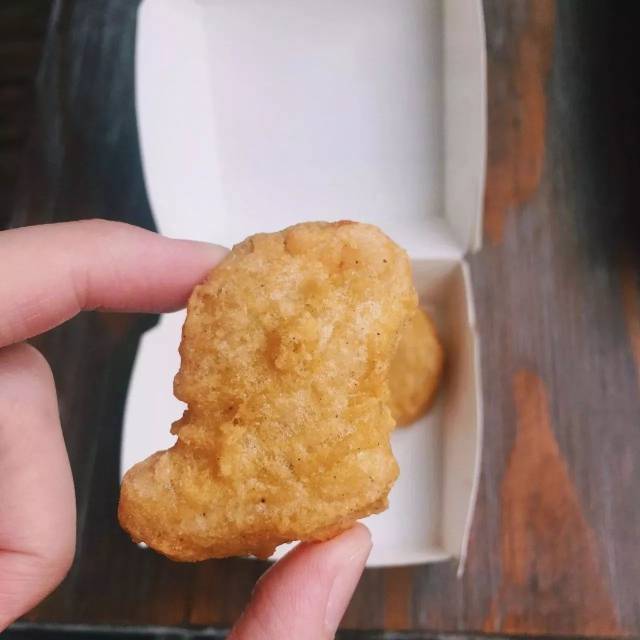 买的这盒鸡块确实有网传的那种形状 就是刚好没买到bell