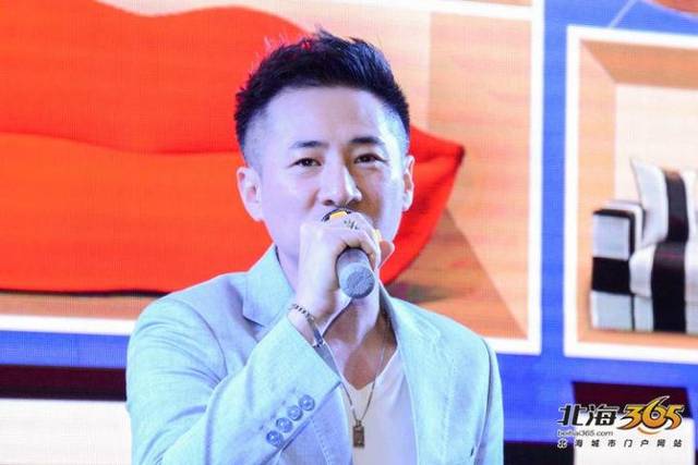 【现场视频】海鸣威空降北海红星美凯龙,献唱《老人与海》,现场大量迷妹强势围观!