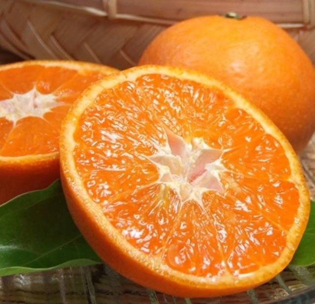 风景优美,山清水秀的蒲江县盛产一种很甜的橙,名曰 :爱 媛 38 号 爱媛