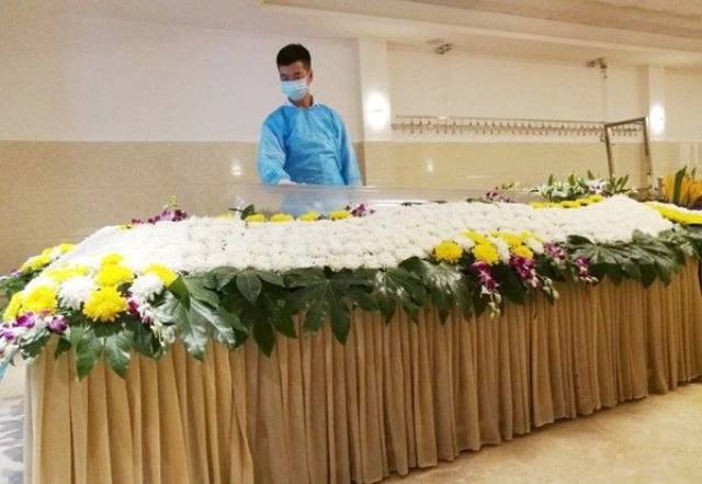 乐清这个男人殡仪馆呆了7年他竟这样给遗体化妆