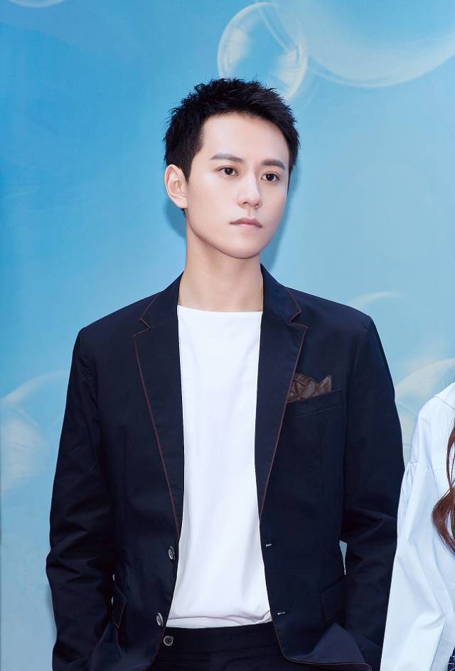 秦俊杰不惧对比 新版欧辰 " 接地气 "