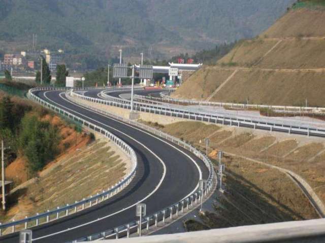 10月11日 中山市公路局发布施工通告 因广珠西线中山段沿线出入口绿化