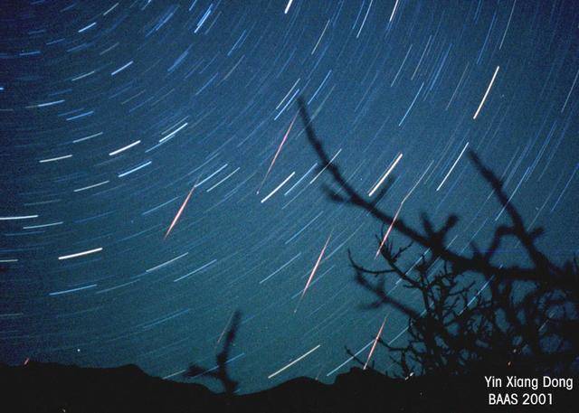 2002年狮子座流星雨图片