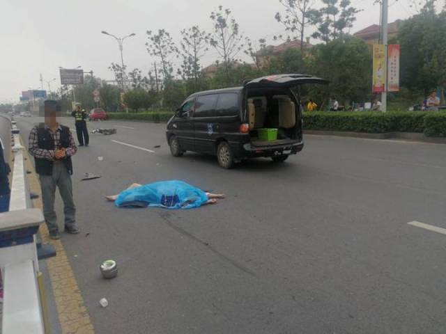 今天中午,安徽發生一起車禍!電動車車主當場死亡!