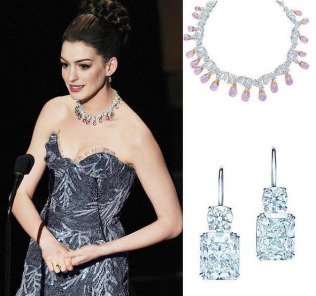 安妮海瑟薇出席活动佩戴tiffany & co. 的紫水晶钻石项链.