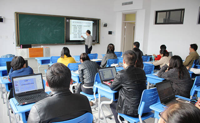 深入课堂研究 聚焦课堂评价 北大附属烟台学校教师在培训中淬炼能力