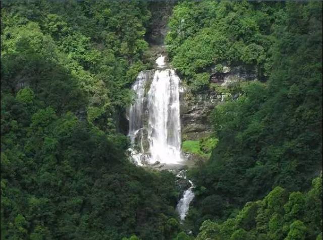 响水岩瀑布