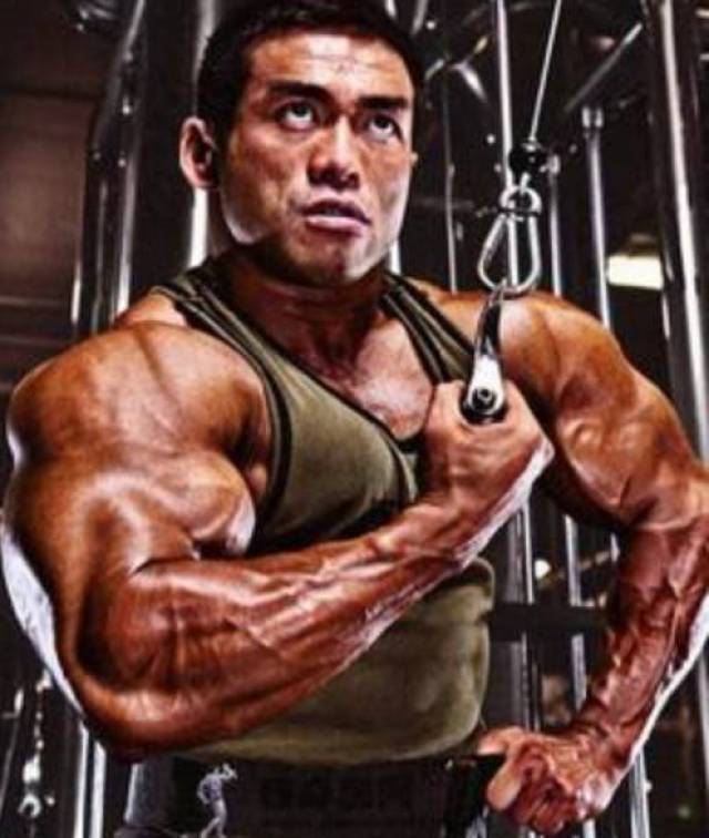 山岸秀匡,他强大的肌肉如何锻炼的?热衷什么样的力量器械呢?