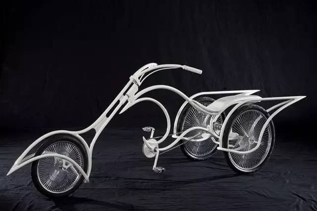 一场关于未来新能源的艺术畅想…发光树,雕塑太阳能自行车,梦境涩态