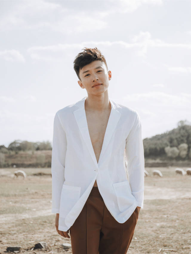 代旭秋季户外写真 演绎慵懒温暖熟男魅力