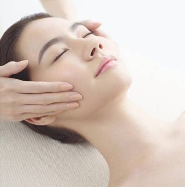 追求服务质量的日式美容机构 紧随 pola的产品线和美容手法 力求把