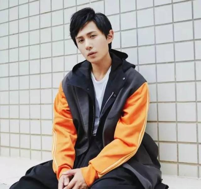 男神都是他,《天天向上》讲述配音演员的台前