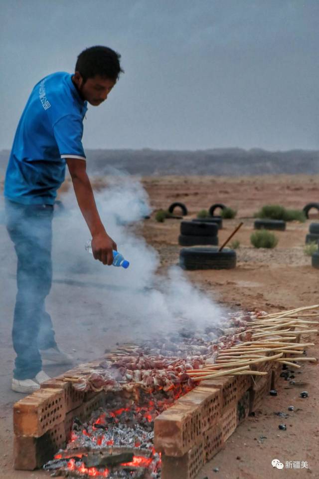 領略新疆燒烤之鄉羊肉串,內地的都弱爆了