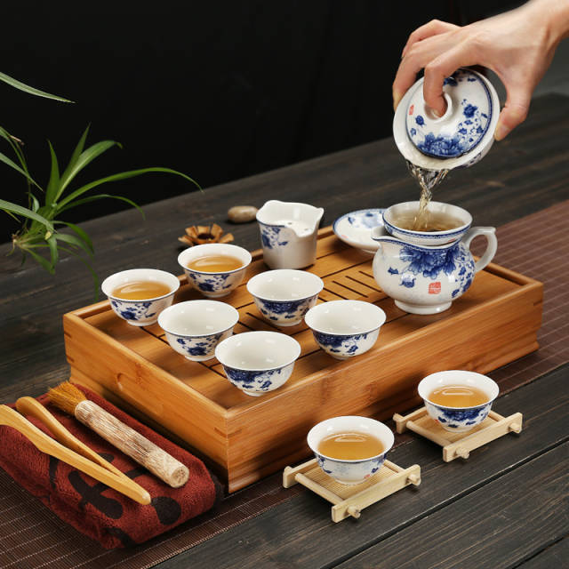 亲朋好友对饮,怎少的了这些淡雅有韵味又长面子的茶具套装?