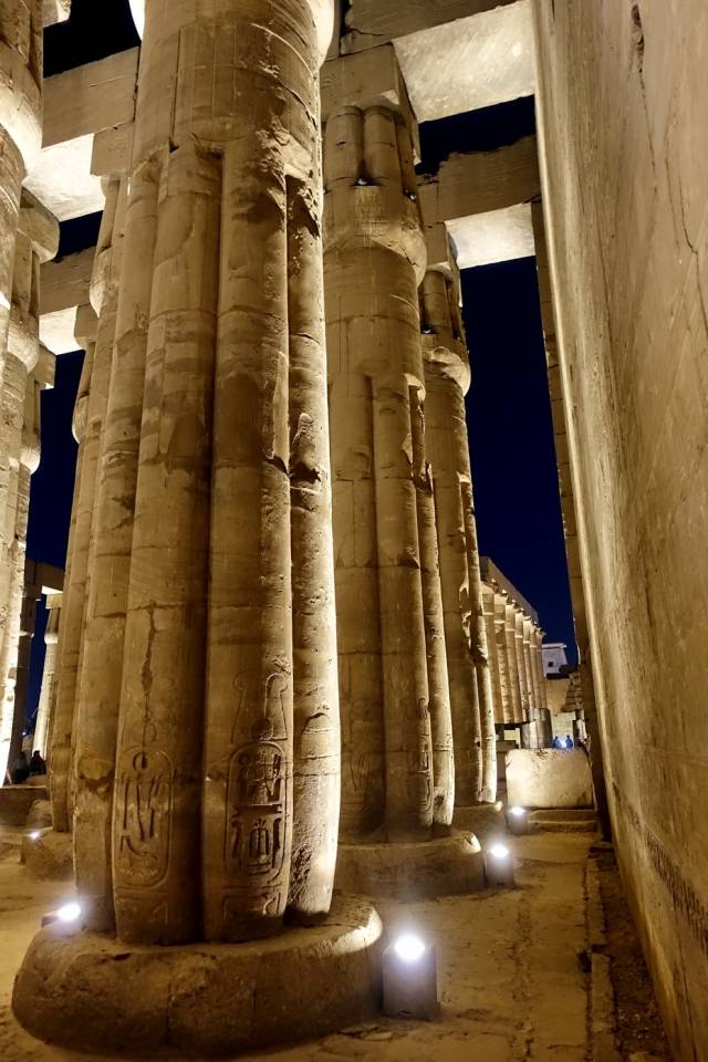 底比斯的神庙 ——法老迎接太阳升起的地方