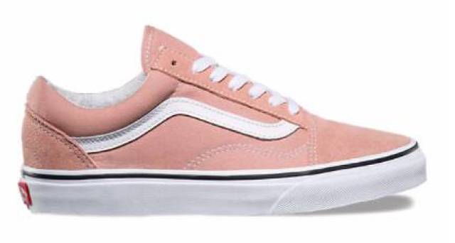 灰绿还是粉白?这双鞋竟引爆了全球口舌大战!