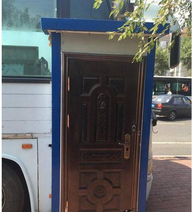 搞笑段子:你们考虑过这孩子的感受吗?