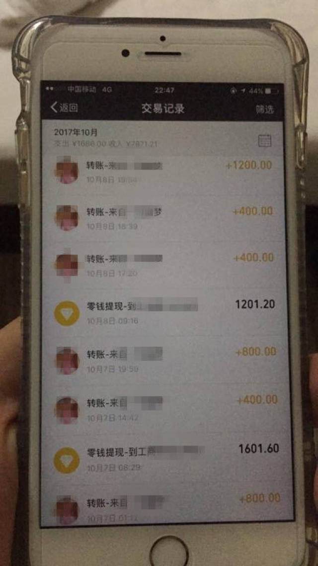 房号告诉向某, "介绍人"联系好嫖客后,由向某和嫖客确定卖淫地点,时间