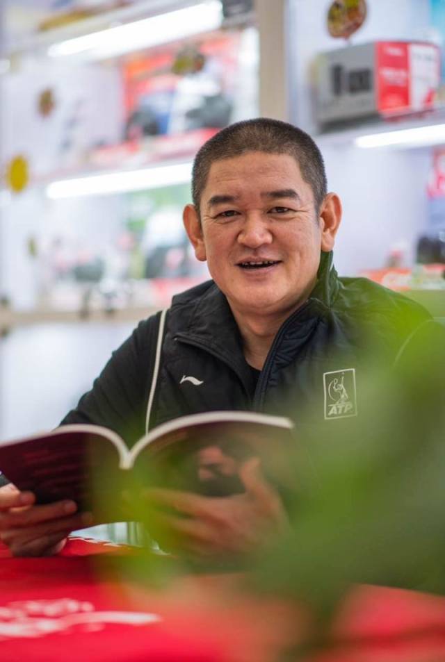 国家一级演员,著名男中音歌唱家,河南省曲艺团团长袁满,担任此次演唱