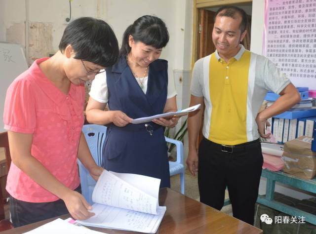 10月12日,阳春市妇联主席段容,副主席梁菊,彭小青,石望镇妇联主席庄金