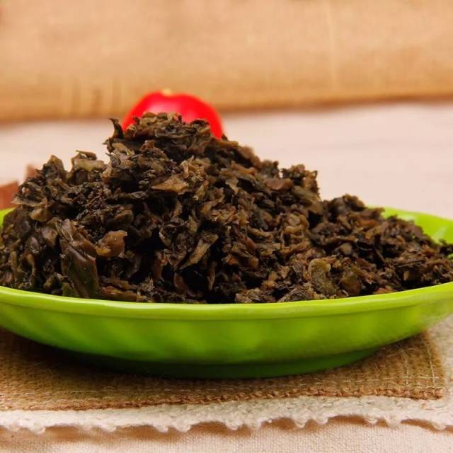 冬菜营养丰富,含有多种维生素,具有开胃健脑的作用,用作汤料或炒食