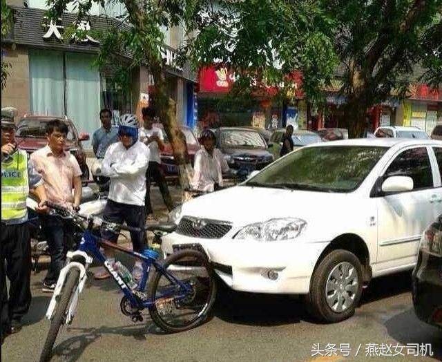 從車禍現場看日本轎車的質量!_手機搜狐網