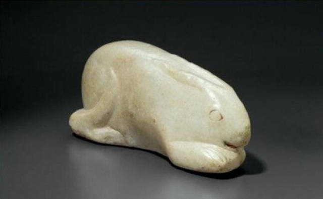 唐 石雕卧兔 12.2厘米 2015年佳士得安思远专集拍品