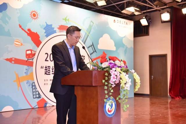 di上海组委会青年报社副社长张丽女士,以及上海市上虹中