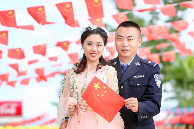 警服婚纱照图片图片