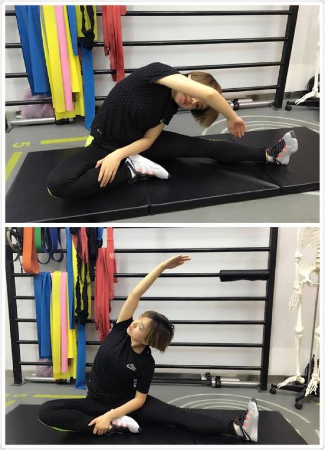 上图是错误动作:做肩部拉伸时,垂直发力的这只手臂不能压住另一只手臂