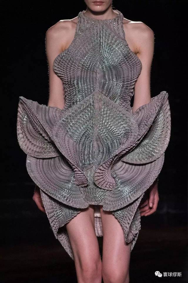 这设计逆天了!让人叹为观止的概念性三维立体服装