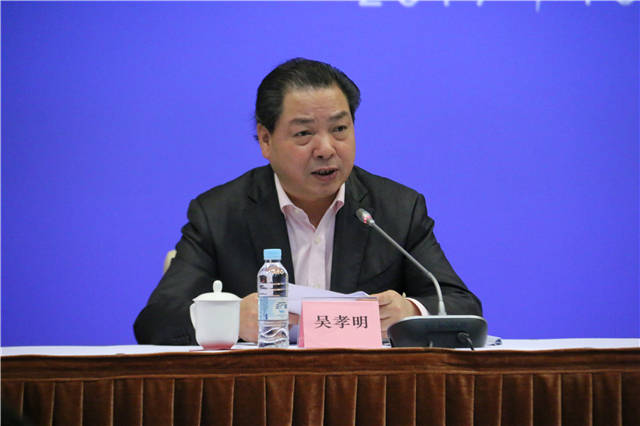 "王厂长"王昊开唱 开心麻花献即兴喜剧演出