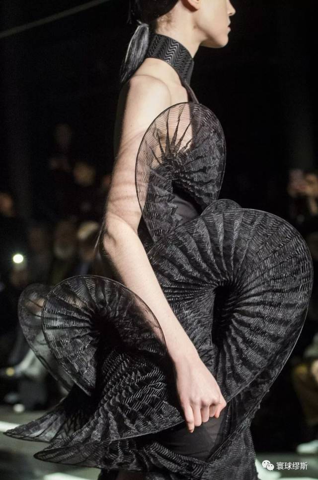 这设计逆天了!让人叹为观止的概念性三维立体服装