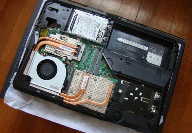 便携指数:☆☆☆☆ 成本造价:☆☆ 2,单扇双出风口 外星人m17x r4拆机