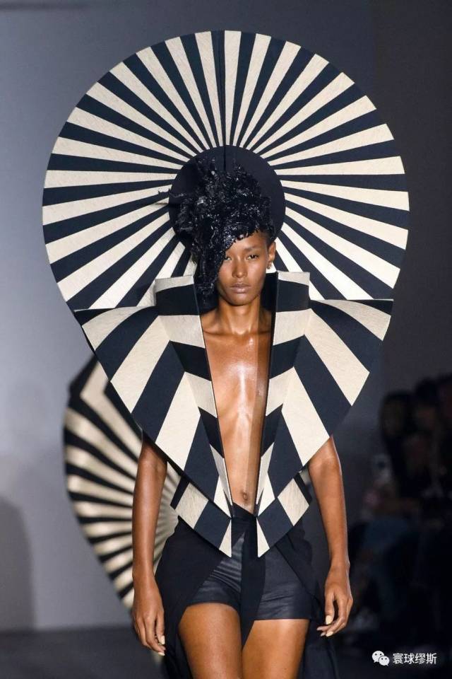 这设计逆天了!让人叹为观止的概念性三维立体服装