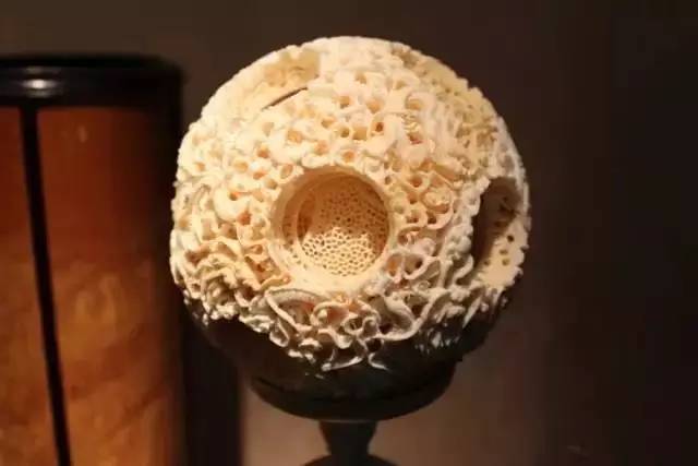 天球　多層球　中国美術 象牙镂雕多层套球- 故宫博物院