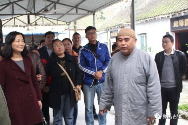 来佛寺住持释印志法师亲自接待踩线团队 下午四点,踩线团队离开位于饶