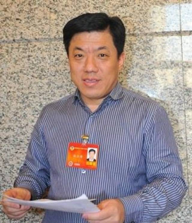 内蒙古的首富仍为内蒙古君正的杜江涛,郝虹夫妇,今年财富达256亿元.