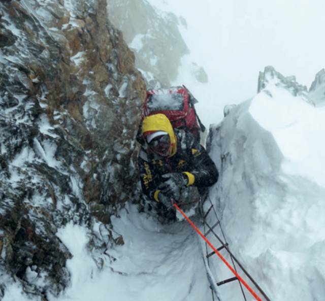 张梁登山图片