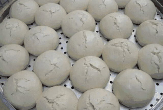 东北主食馒头,米饭,大碴粥!馒头蒸的杠杠香!大米闷的贼拉香!